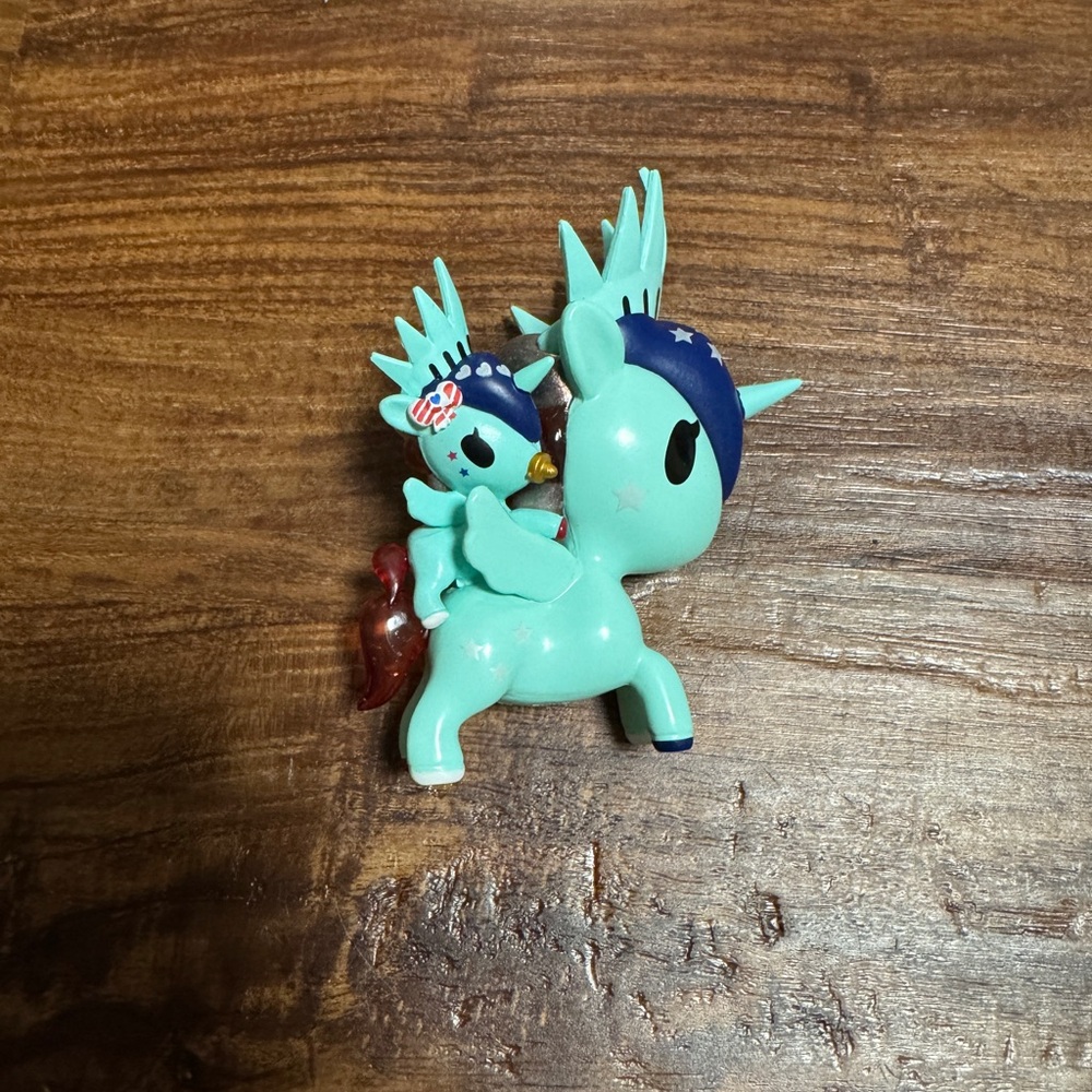 Tokidoki Unicorno Bambino Series 2 Liberty & Freedom Vinyl Figure - Picture 2 of 3